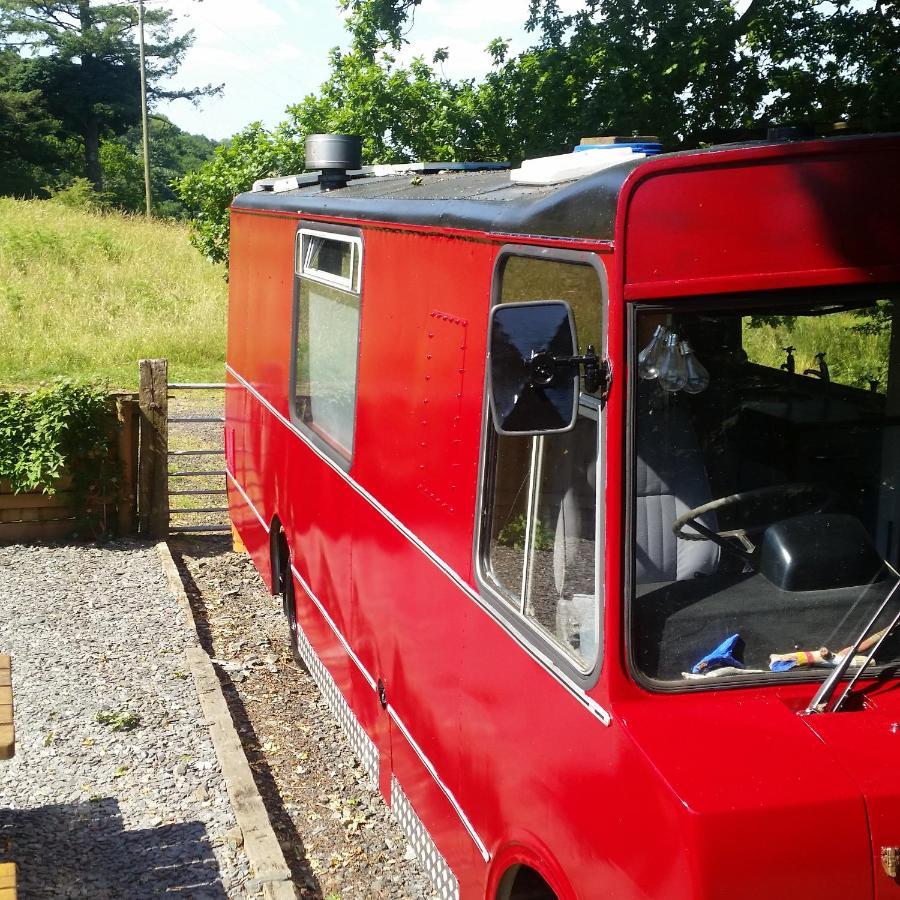 Отель The Megabus Near Tavistock And Dartmoor. Lamerton Экстерьер фото